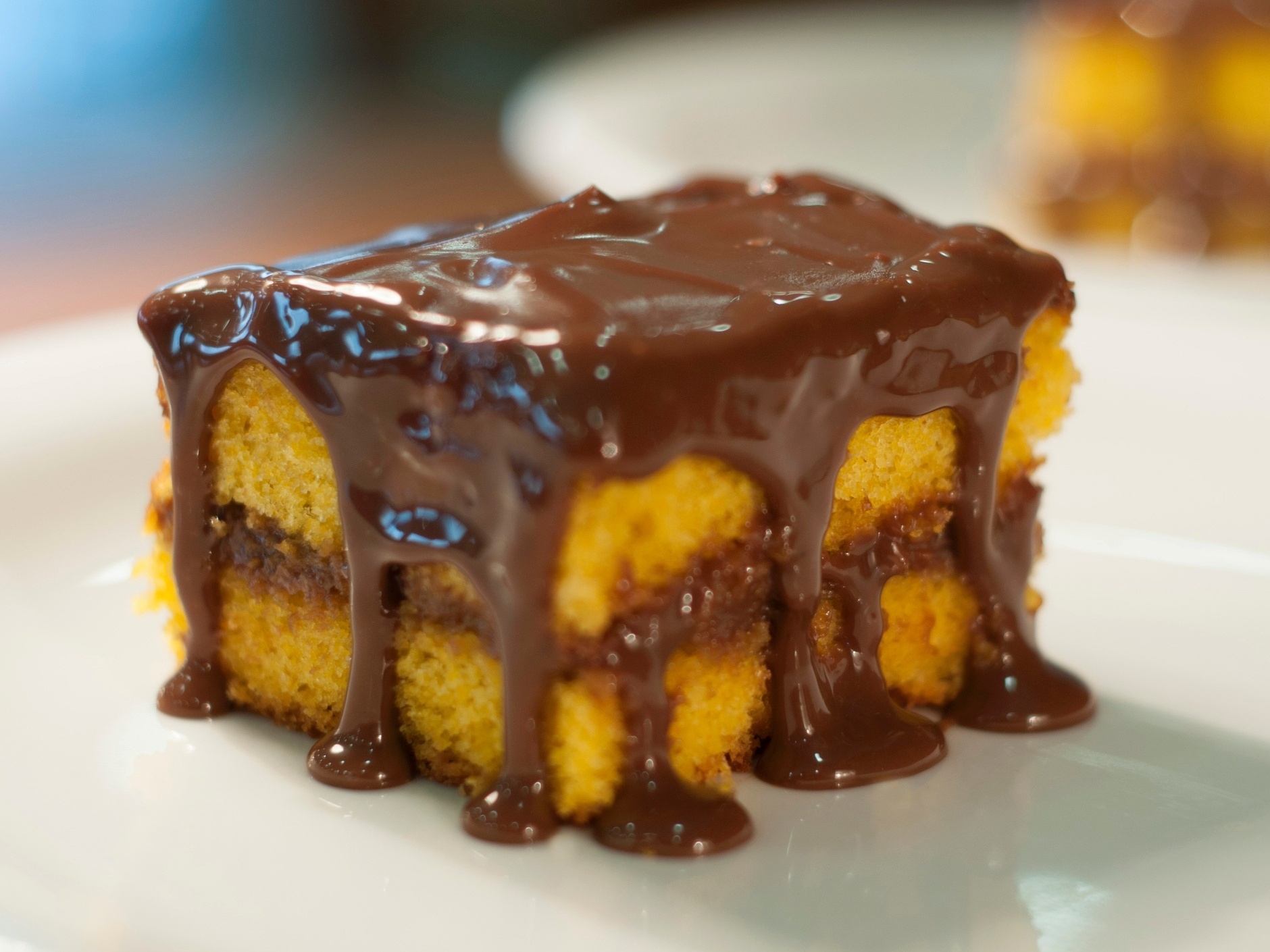 BOLO DE CENOURA FOFINHO E COM CASQUINHA DE CHOCOLATE 