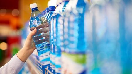 agua no supermercado - iStock - iStock
