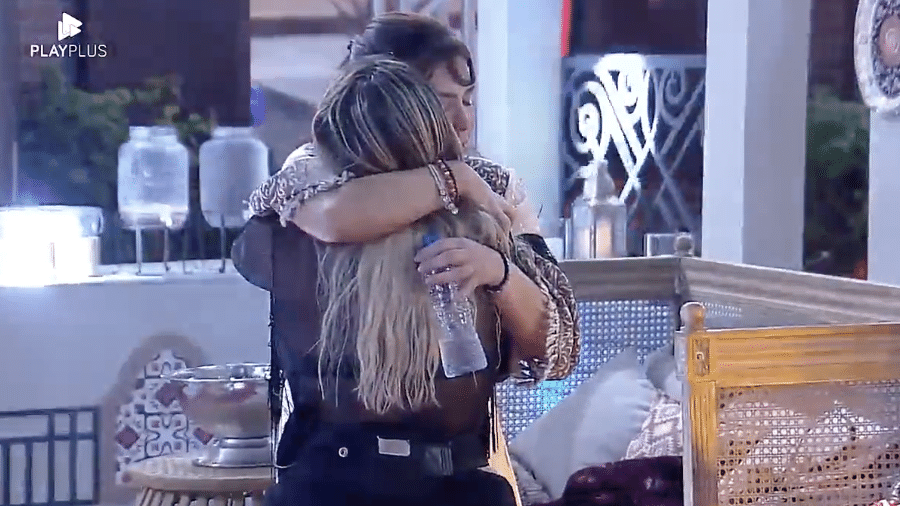 A Fazenda 2023: Kally e Nadja se abraçam em festa - Reprodução/PlayPlus