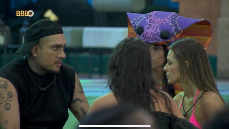 BBB 24: Brothers conversam sobre primeira vez de Beatriz