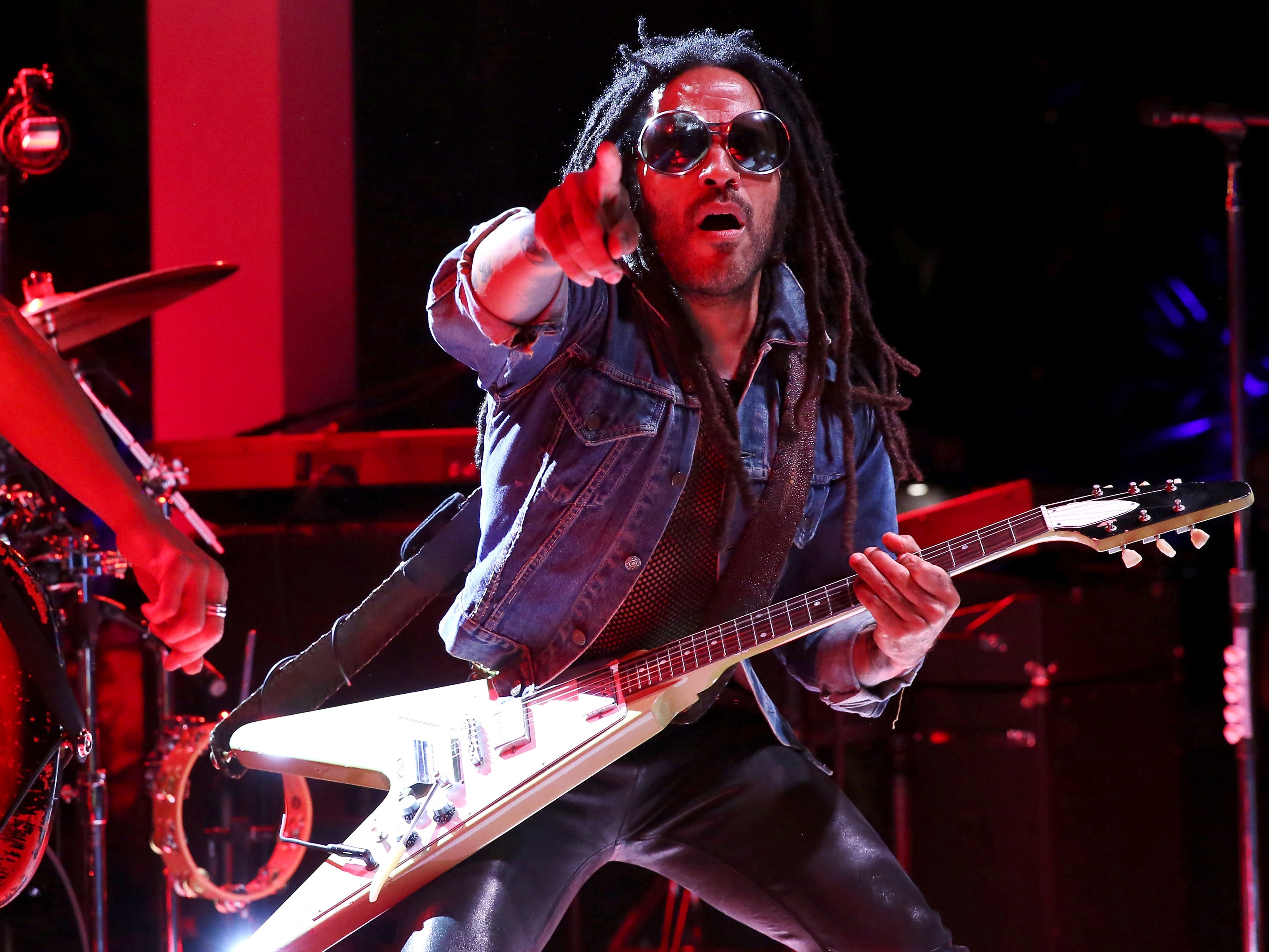 Lenny Kravitz anuncia data no Brasil da turnê Blue Electric Light Tour