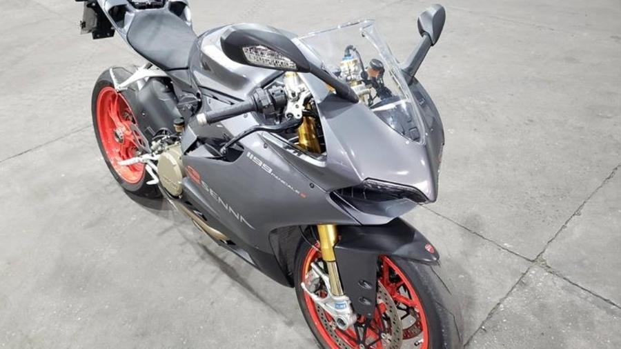 Ducati 1199 Panigale S Senna vai a leilão na próxima terça (8); lances já ultrapassaram o valor de R$ 180 mil Ducati 1199 Panigale S Senna vai a leilão na próxima terça (8); lances já ultrapassaram o valor de R$ 180 mil