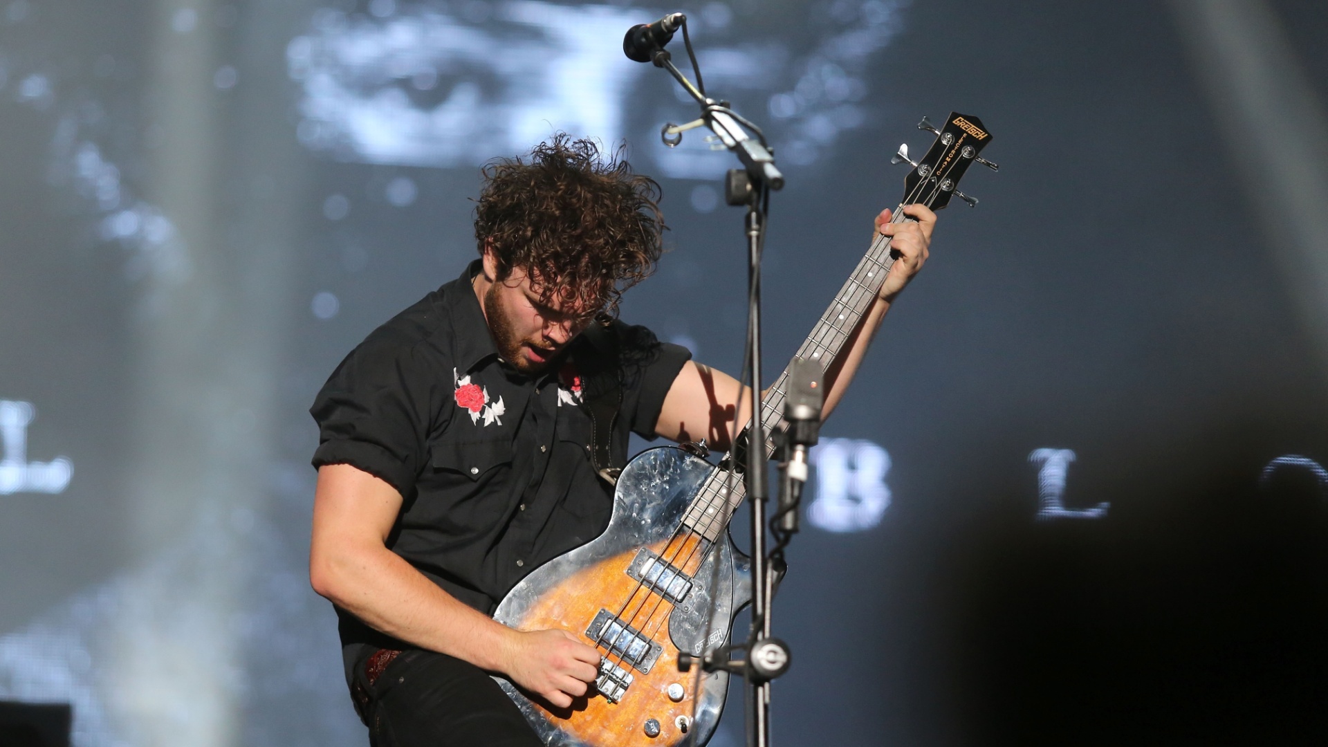 19.set.2015 - O dueto britânico Royal Blood, formado por Mike Kerr e Ben Thatcher, se apresenta na segunda noite do Rock in Rio - Fernando Maia/UOL