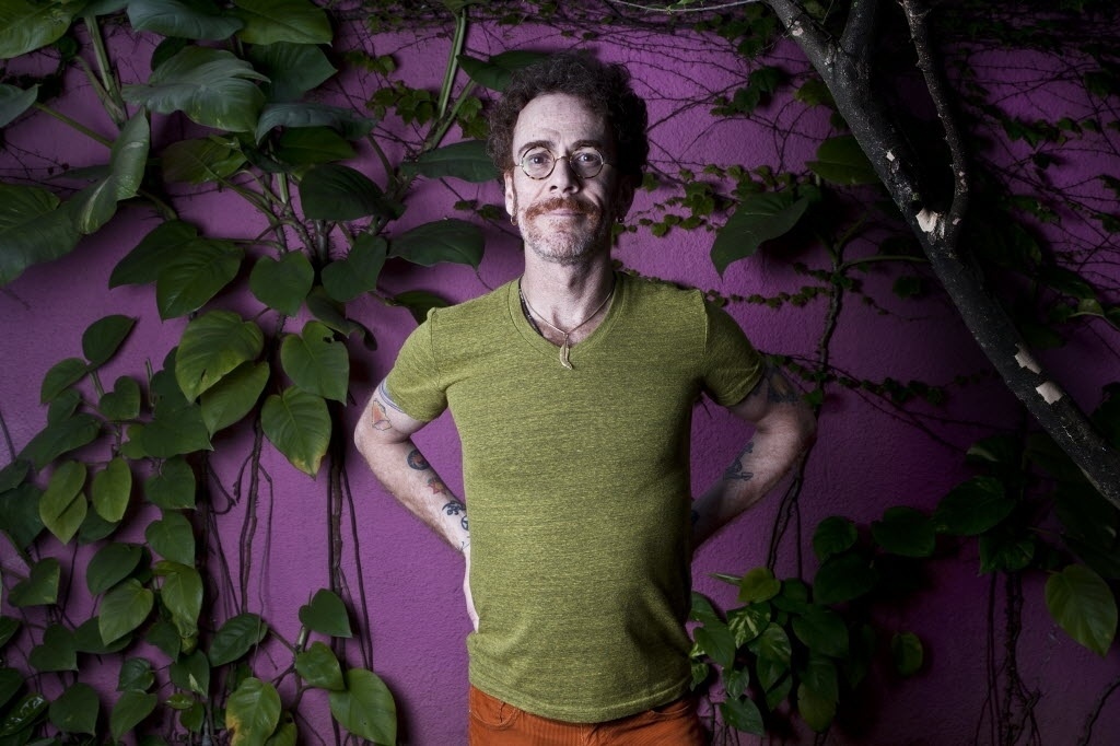 O cantor Nando Reis posa para foto em sua casa, no bairro do Pacaembu, em São Paulo - Lucas Lima/UOL