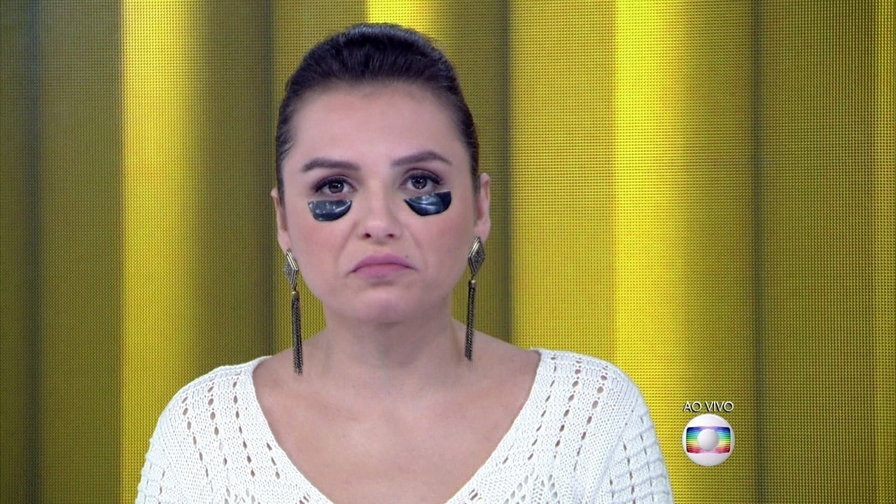 jul.2015 - Iozzi brinca com a olheiras de William Waack. Para a apresentadora e atriz, Waack deveria apresentar o telejornal sempre de lado, pois "ficaria mais bonito" - Reprodução