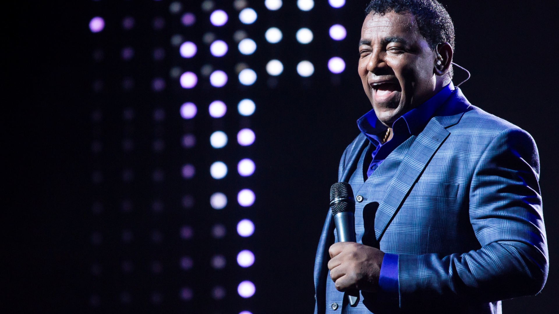 Ra&ccedil;a Negra adia show por problemas de sa&uacute;de do vocalista, Luiz Carlos -  11/10/2019 - UOL Entretenimento