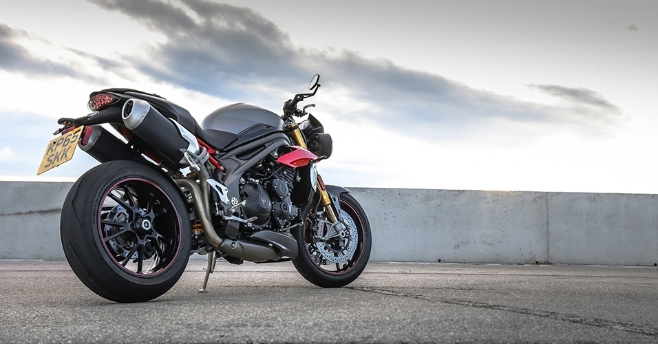 Triumph Speed Triple R 2016 - Divulgação