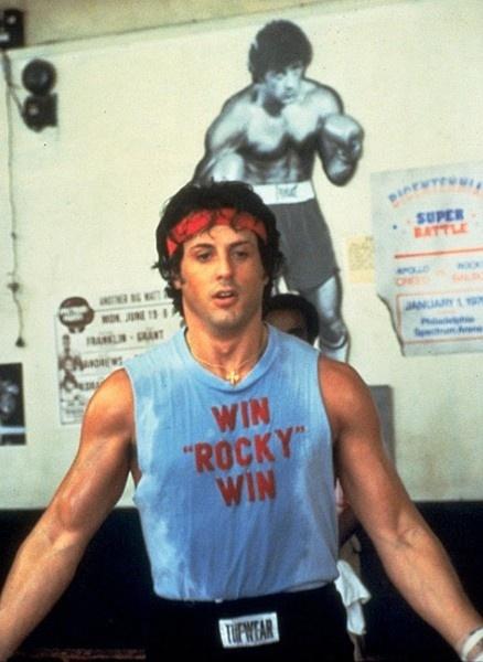 Rocky com camiseta "Win Rocky Win" - Divulgação