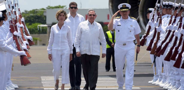 O presidente cubano Raul Castro chega em Cartagena de Índias, na Colômbia - Reuters