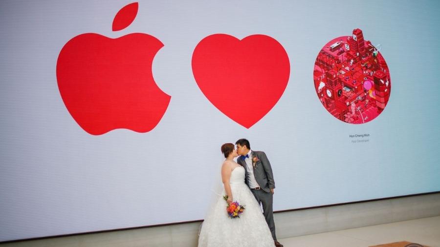 Jermyn Wee e Chia Suat Huang fizeram ensaio de fotos do casamento na única loja Apple de Cingapura - Reprodução/Yip Weili/Weili Yip Creations