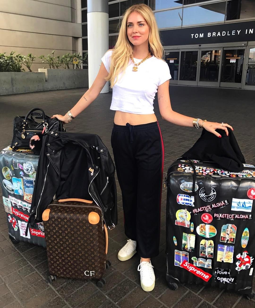 E em look confortável para viajar - Reprodução/Instagram/@chiaraferragni