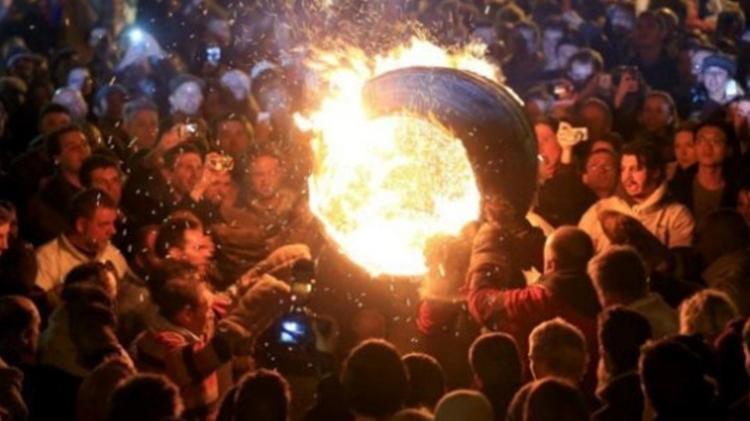 Fogueiras estão presentes há muito tempo em celebrações de Halloween - Getty Images - Getty Images
