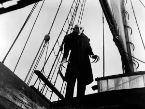 'Nosferatu' é cópia de 'Drácula'? Entenda a polêmica entre as obras