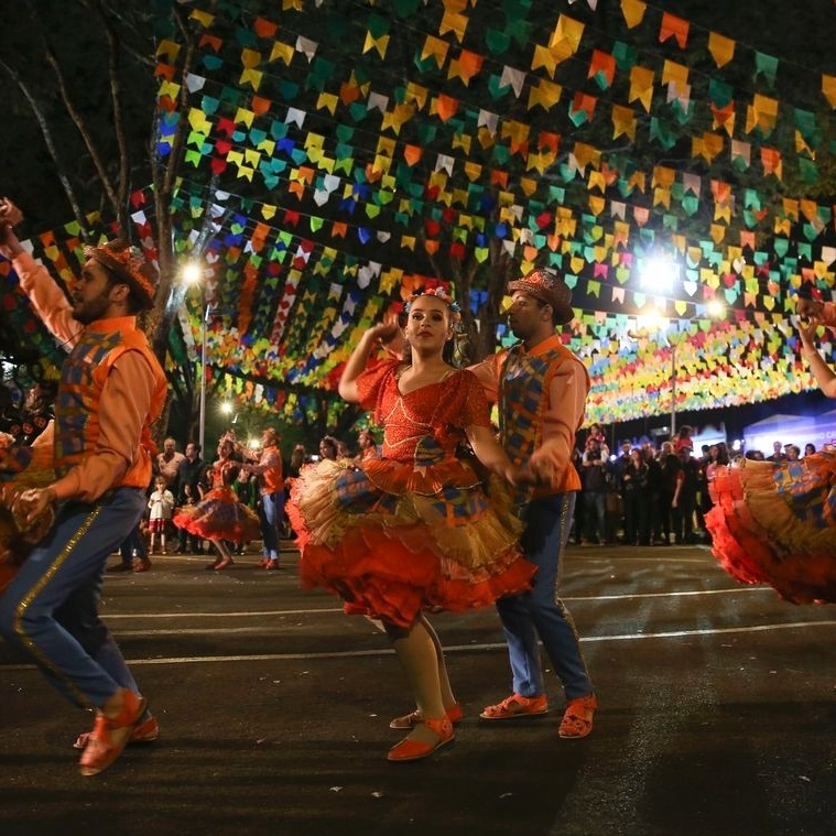 25 ideias de looks estilosos para arrasar nas Festas Juninas