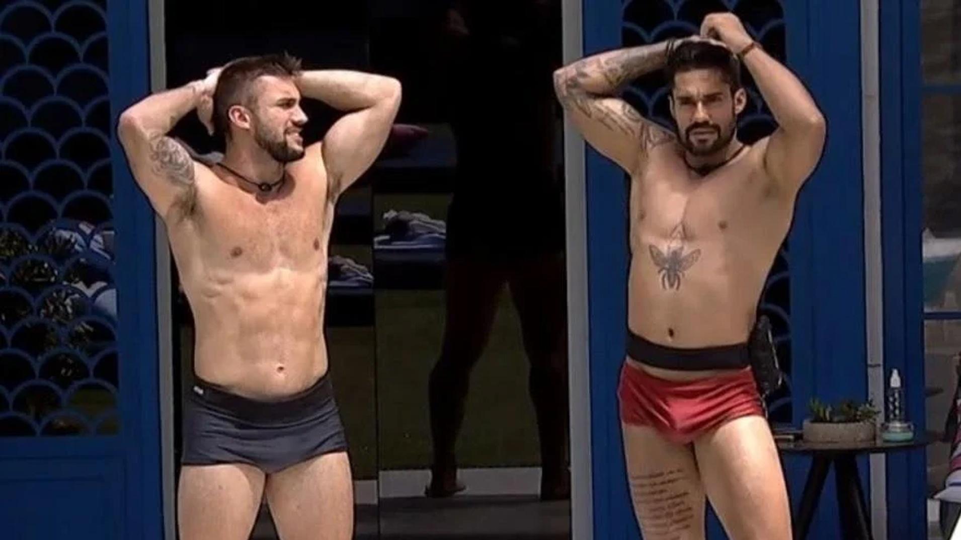 BBB 21: Arthur e Bil indo para piscina de sunga - Reprodução/Globoplay