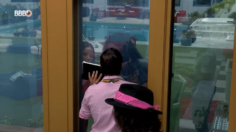 BBB 21: Gil mostra foto às sisters no quarto do líder - Reprodução/Globoplay - Reprodução/Globoplay