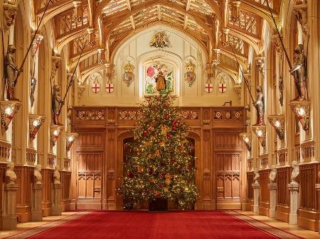 Família real revela decoração do Natal com direito a enfeite de corgi