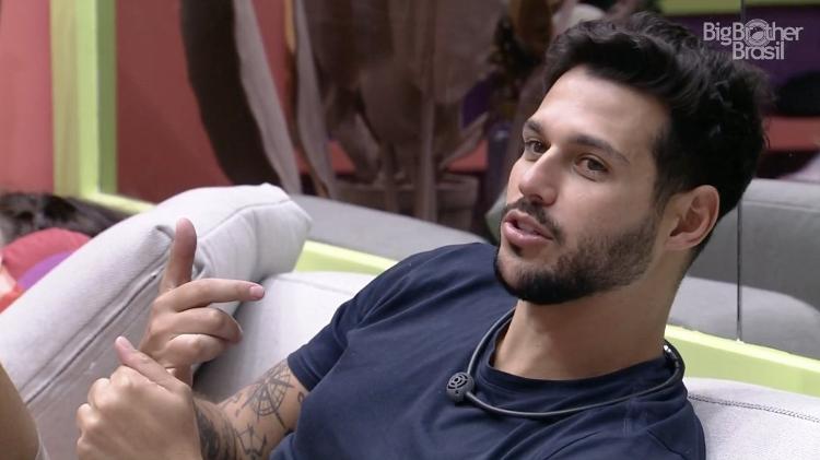 Rodrigo Mussi na sala do BBB 2022 - Reprodução/Globoplay - Reprodução/Globoplay