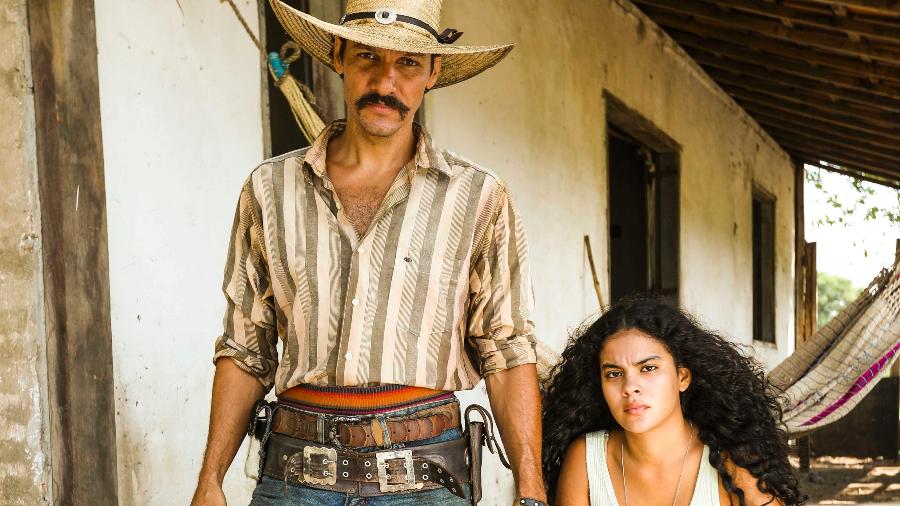 Tibério (Guito) e Muda (Bella Campos) têm relação com altos e baixos em "Pantanal" - Victor Pollak/TV Globo