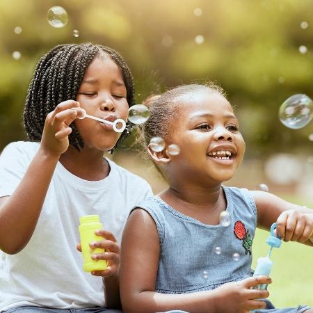 Irmãs são companheiras de vida - iStock