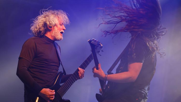 Paulo e Andreas durante show do Sepultura no Vagos Metal Fest, no ano passado, em Portugal; banda começa hoje (1º) em BH turnê de despedida