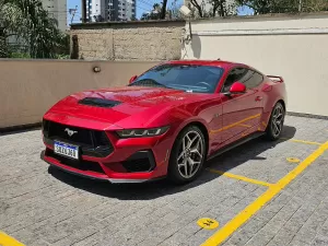 Mustang para fazer mercado? Como é usar um carro esportivo no dia a dia