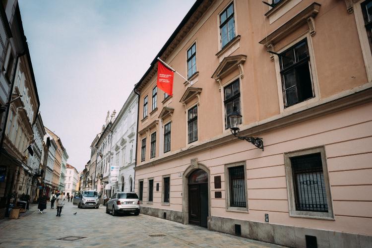 Palácio Pálffy, parte da Galeria Municipal de Bratislava, na Eslováquia Palácio Pálffy, parte da Galeria Municipal de Bratislava, na Eslováquia