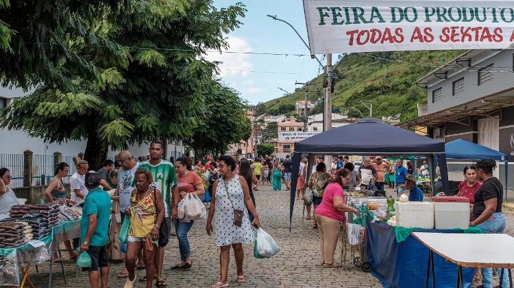 Feira da Agricultura Familiar em Alegre, município do qual Feliz Lembrança faz parte Feira da Agricultura Familiar em Alegre, município do qual Feliz Lembrança faz parte
