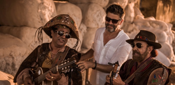 Luiz Fernando Carvalho, diretor de "Velho Chico", orienta Xangai e Maciel Melo - Caiuá Franco/Divulgação/TV Globo - Caiuá Franco/Divulgação/TV Globo