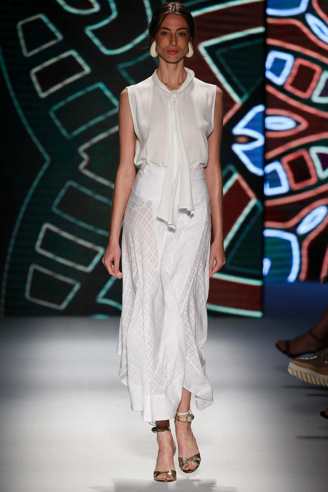 Lilly Sarti desfila coleção na SPFW N42 - Alexandre Schneider/UOL