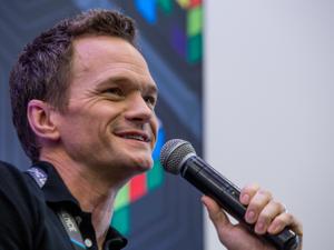 Neil Patrick Harris durante coletiva da série "Desventuras em Série", da Netflix, na CCXP (Comic Con Experience) - Carla Carniel/Codigo19/Folhapress