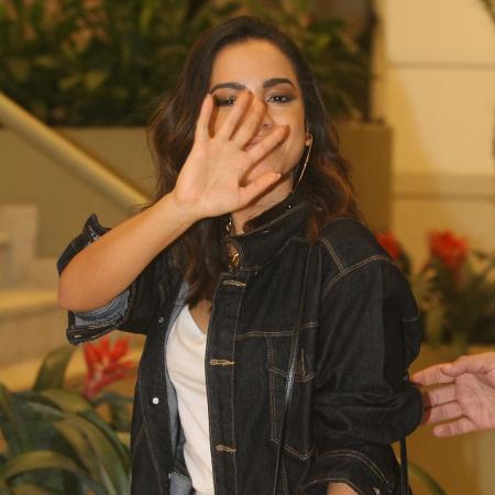 Anitta acena para fotógrafo durante passeio em shopping no Rio - Daniel Delmiro /AgNews - Daniel Delmiro /AgNews