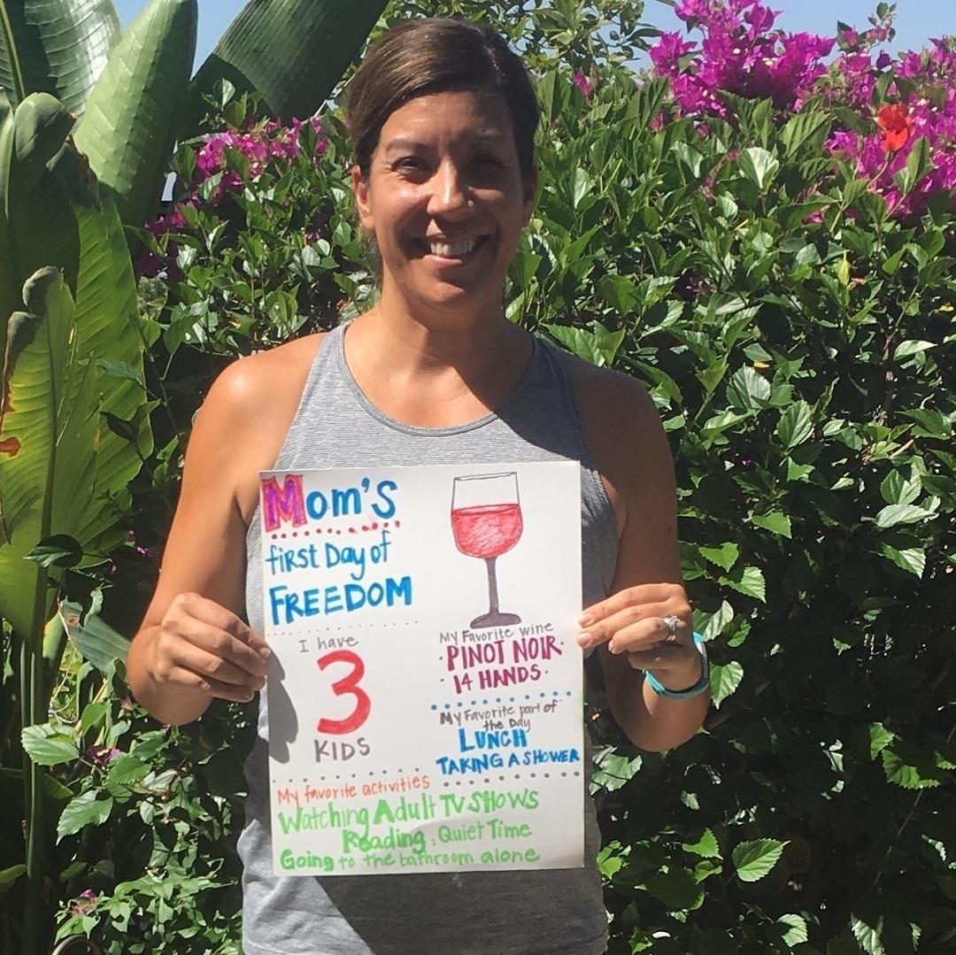 Mãe festeja fim das férias escolares - Reprodução/Instagram