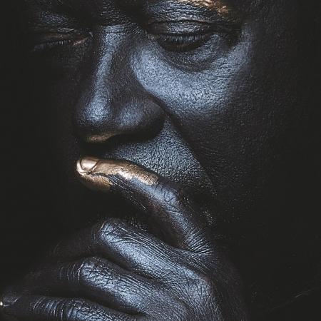 Djavan na sessão de fotos de "Vesúvio" - Nana Moraes/Divulgação - Nana Moraes/Divulgação