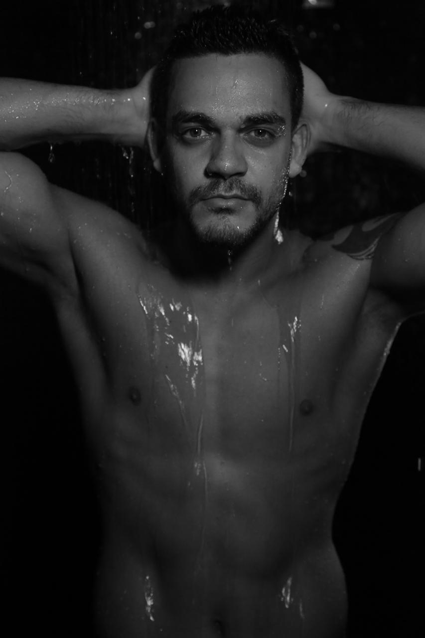 Caique Aguiar realiza primeiro ensaio sensual após "A Fazenda 10" - Glauber Bassi/Divulgação