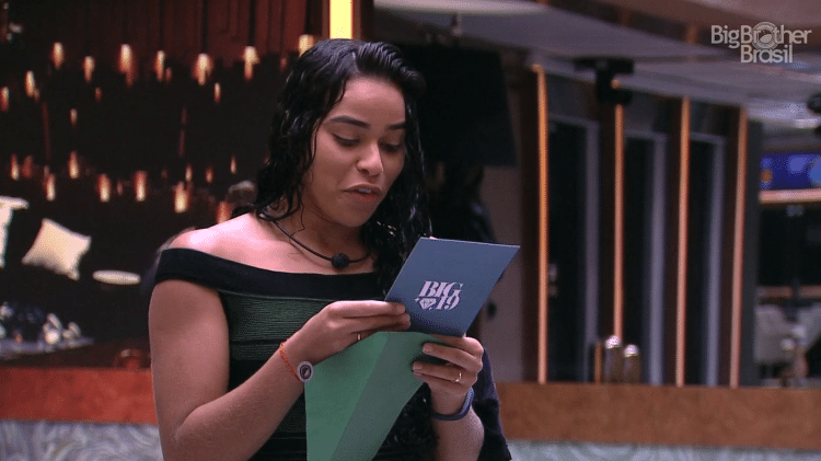 Elana é sorteada para assistir a jogo de futebol - Reprodução/GloboPlay - Reprodução/GloboPlay