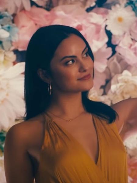 A atriz Camila Mendes em cena de O Date Perfeito, da Netflix - Reprodução/YouTube - Reprodução/YouTube