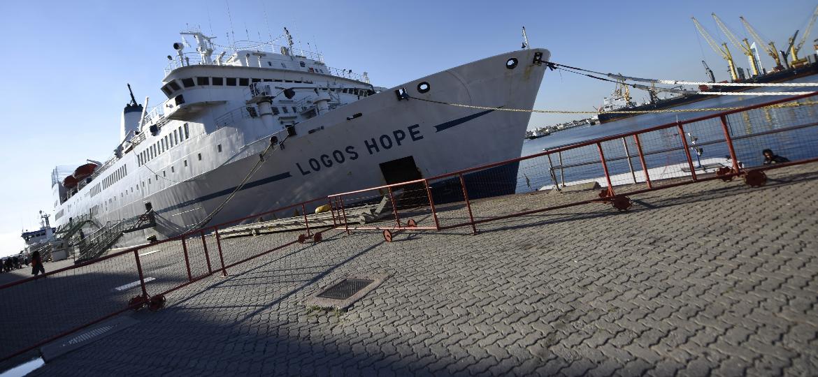 Navio da Logos Hope, a maior biblioteca flutuante do mundo, está atracado no Uruguai desde 21 de abril e vem ao Brasil em agosto - Xinhua/Nicolás Celaya