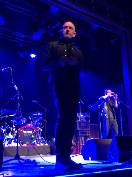 Michael Stipe canta no Webster Hall, em Nova York - Reprodução/Instagram/@becki17