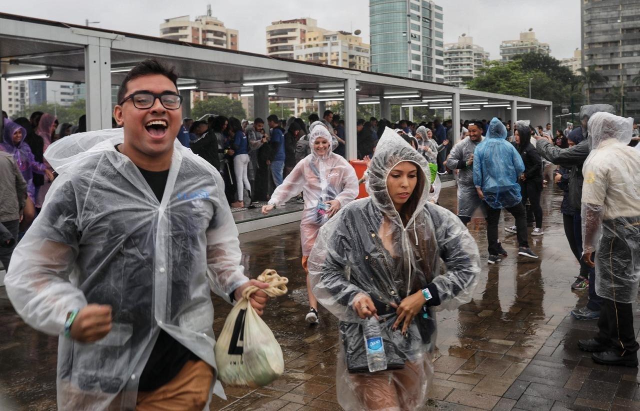 Nem a chuva acabou com a animação do público no Rock in Rio 2019 - LUCIOLA VILELLA/UOL