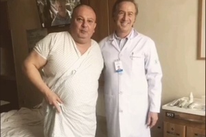 Remoção de varizes | Erick Jacquin mostra resultado de cirurgia: 'Muito melhor'
