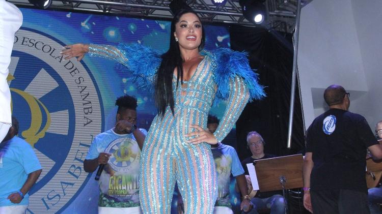 Aline Riscado, da Vila Isabel, errou no figurino, mas mostrou samba no pé - Thyago Andrade/BrasilNews - Thyago Andrade/BrasilNews
