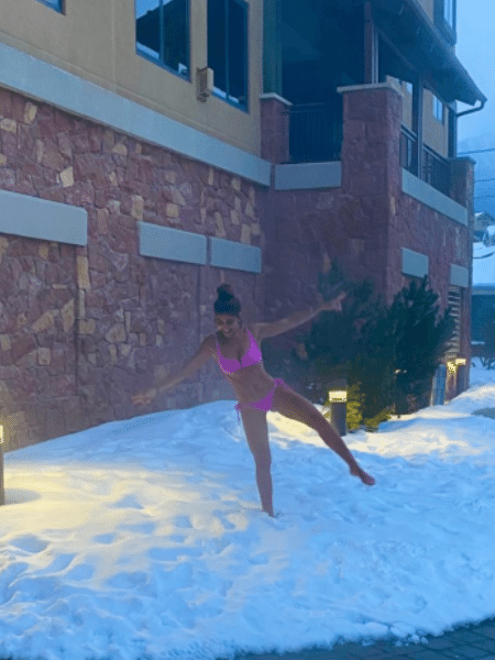 Juliana Paes encara neve só de biquíni - Reprodução/Instagram