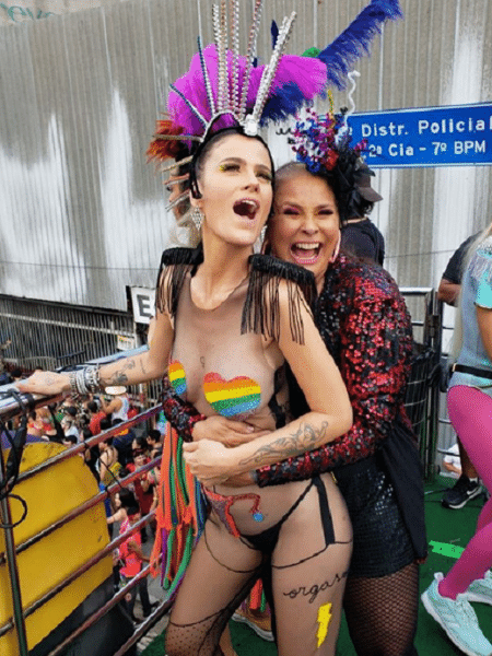 As cantoras Ana Cañas e Fafá de Belém durante o Carnaval  - Reprodução