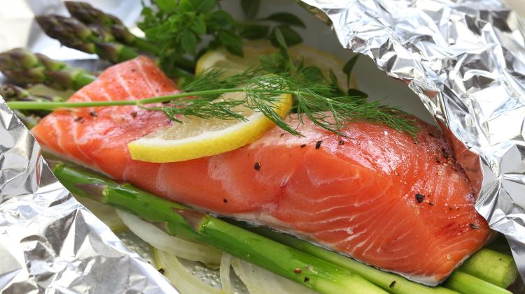 Salmão no papilote: cozimento com umidade - Getty Images/iStockphoto - Getty Images/iStockphoto