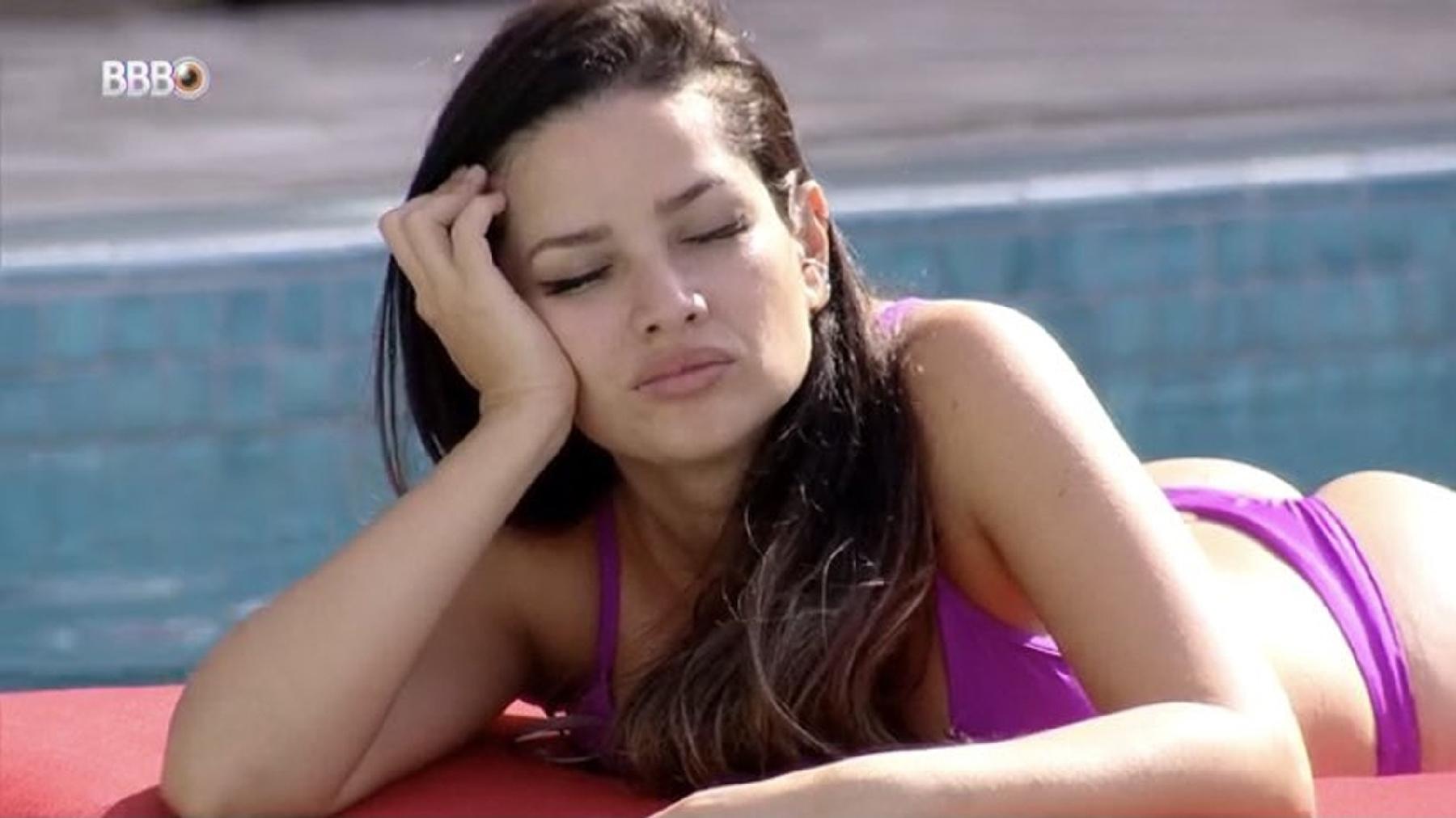 BBB 21; Juliette curte sol na piscina - Reprodução/Globoplay