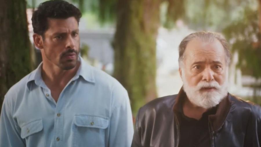 Caio (Cauã Reymond) e Antônio (Tony Ramos) em Terra e Paixão - Globo