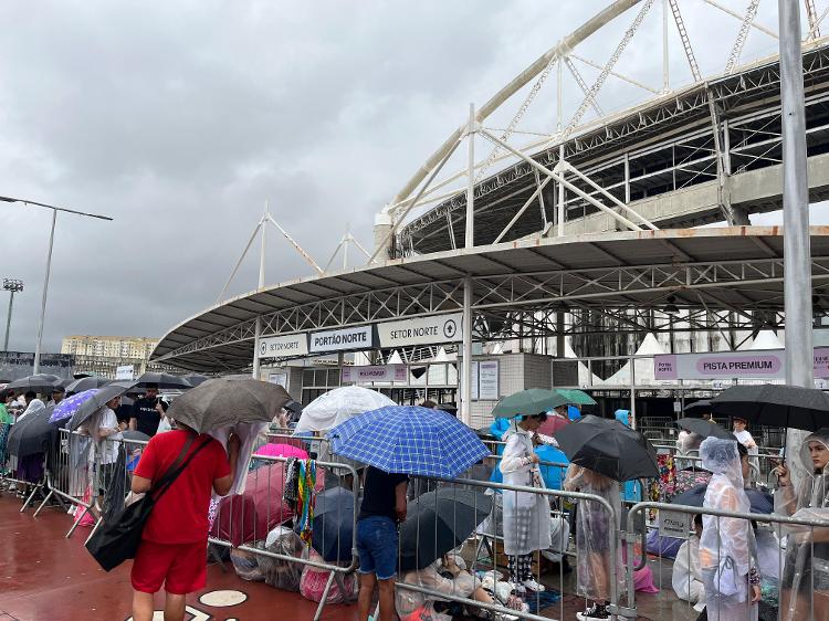 Entrada do Engenhão, onde acontecerá o show de Taylor Swift neste domingo (19)