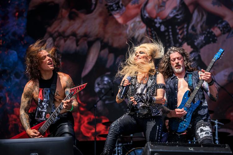 Bangers Open Air: Bill Hudson, Doro Pesch e Bas Maas, da banda Doro, em show no Tons Of Rock Festival 2024, em junho, em Oslo, Noruega