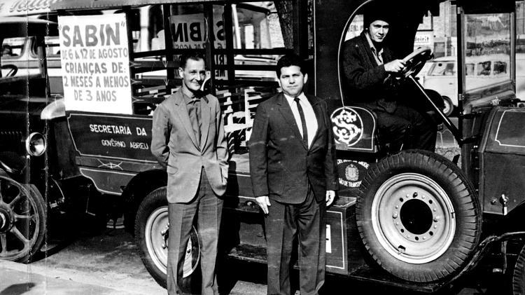 Carro da secretaria de Saúde usado na campanha da vacina Sabin (contra a poliomielite), em 1969 Carro da secretaria de Saúde usado na campanha da vacina Sabin (contra a poliomielite), em 1969